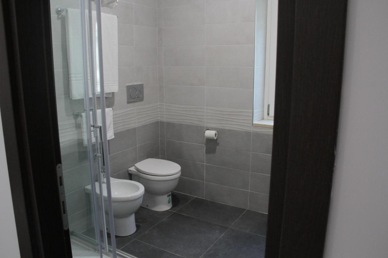 Easyroom Frosinone - Casello Autostradale Bagian luar foto