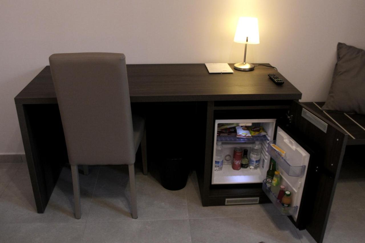 Easyroom Frosinone - Casello Autostradale Bagian luar foto